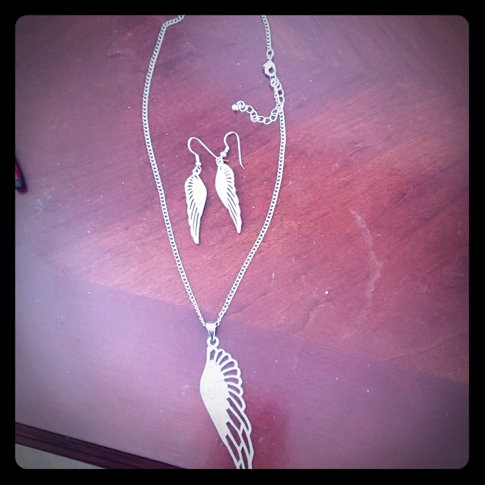 Wings necklace and earrings